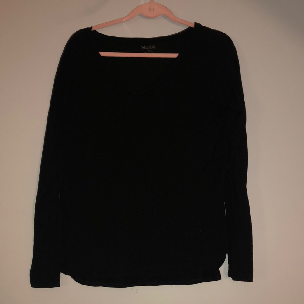Black V-neck long sleeve T-shirt